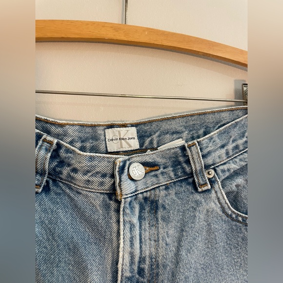 Vintage Calvin Klein Light Wash Cuffed Jean Shorts - Picture 4 of 8